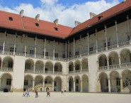 krakow-wawel-courtyard